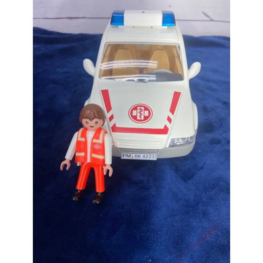 2006 Playmobil‎ Rescue Ambulance Detachable Roof With Medic